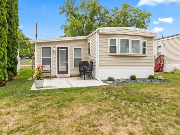 215 Lane 101a Hamilton Lk, Hamilton, IN 46742