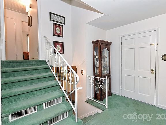 4th image of 4100 Tyndale Ave