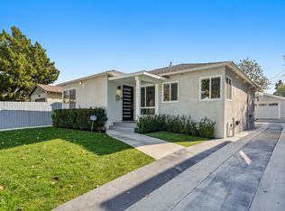 22040 De La Guerra St, Woodland Hills, CA 91364