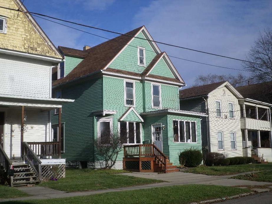 2nd image of 106 Maple St