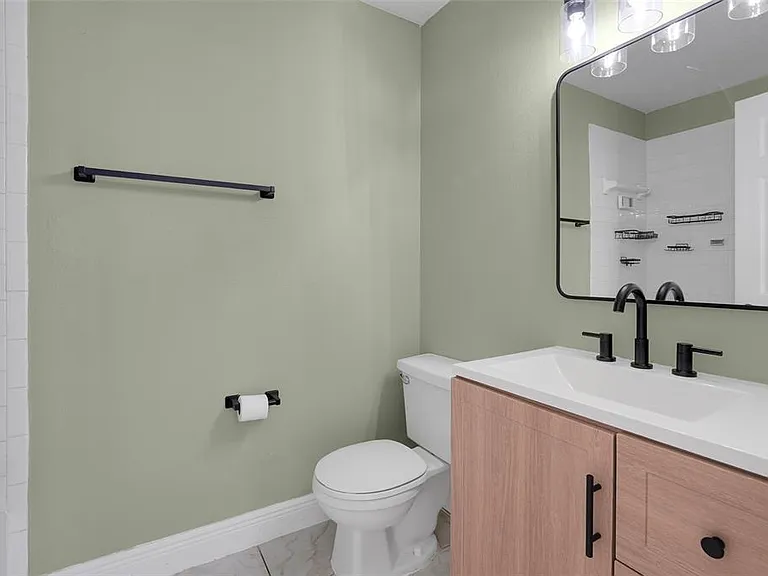 810 Valnera Ct — Photo 15