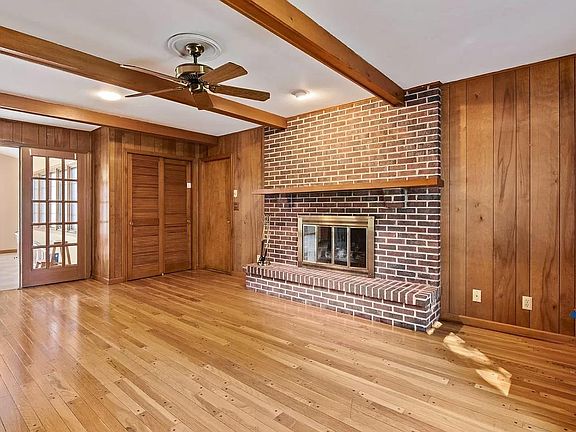 4th image of 250 Carriage Hill Dr