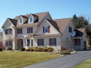 27 Split Rail Run, Penfield, NY 14526