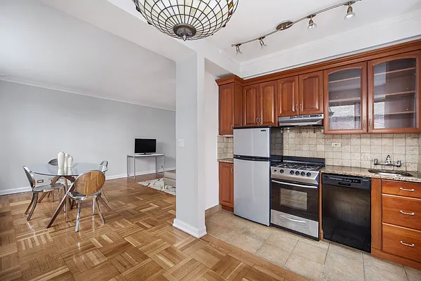 Sold by Stribling | media 8