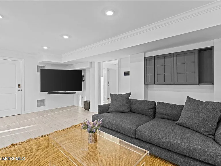 382 Western Ave — Photo 17
