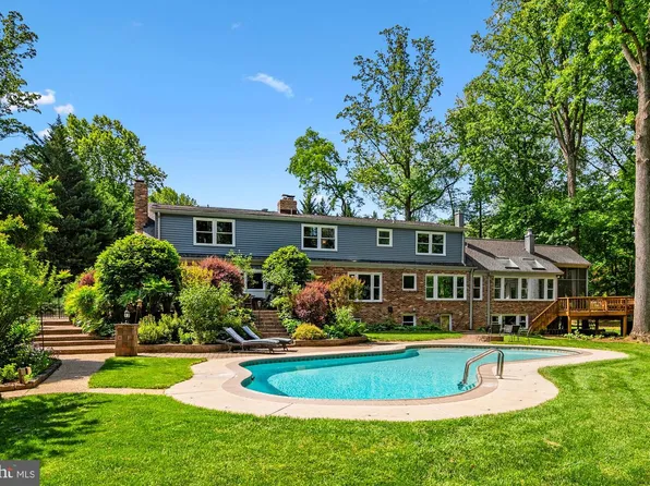 11416 Vale Rd, Oakton, VA 22124