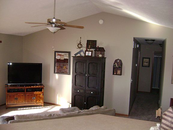 4th image of 2144 Wesley Dr