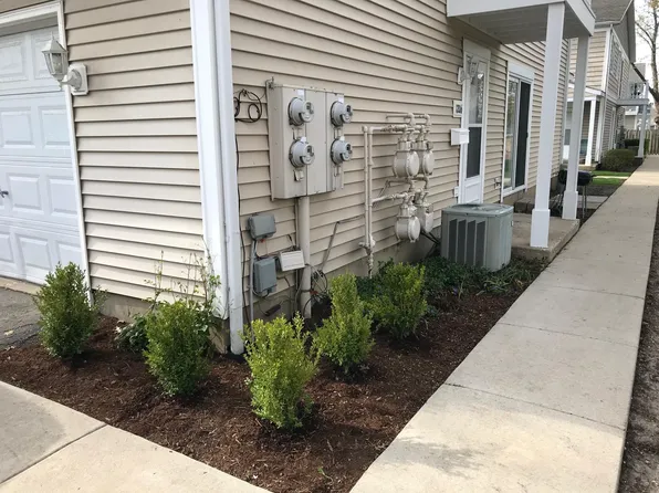 1206 Spur Ct, Wheeling, IL 60090