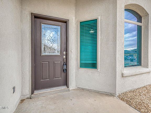 5th image of 916 Betton Pl