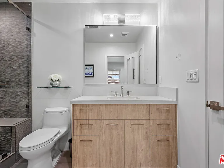 12849 Tiara St — Photo 25