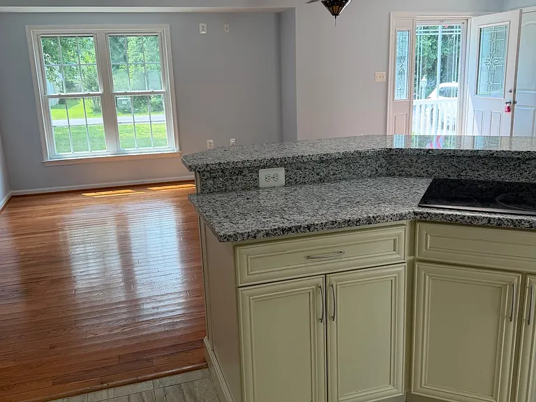 30000 Holmes Rd — Photo 10