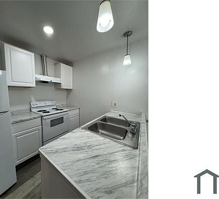 4th image of 5647 Gaston Ave #109