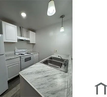 5647 Gaston Ave #109 — Photo 4