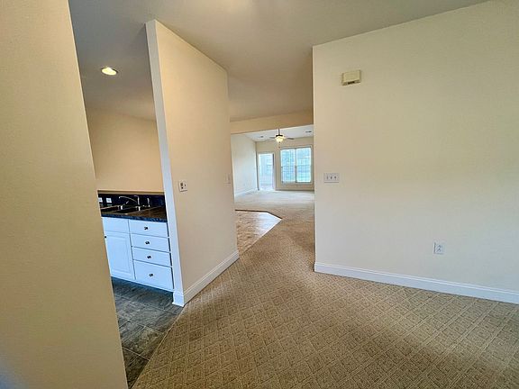 4th image of 6 Crocetti Ln