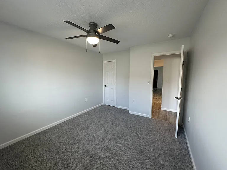633 Agnes St — Photo 6
