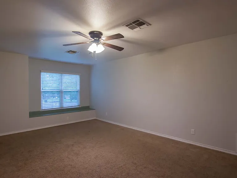 2110 Inwood Cir — Photo 5