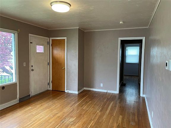 4th image of 3518 Oakwood St