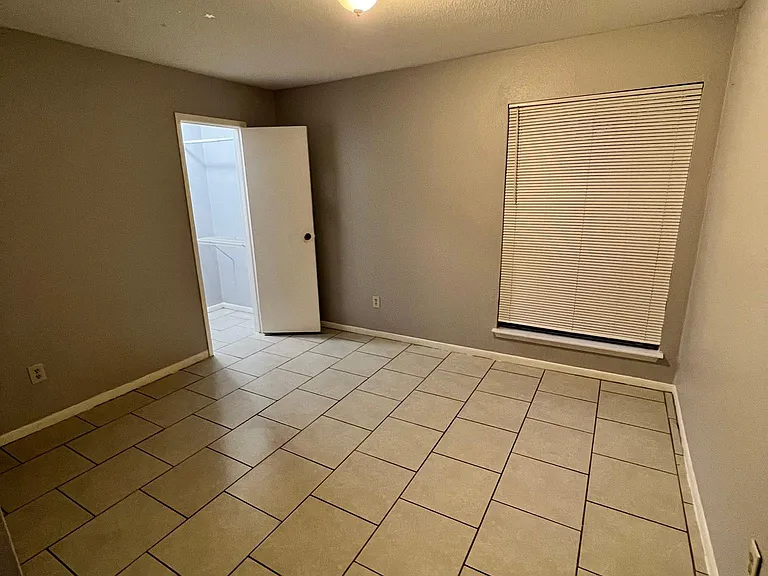 8918 Bissonnet St #307 — Photo 15