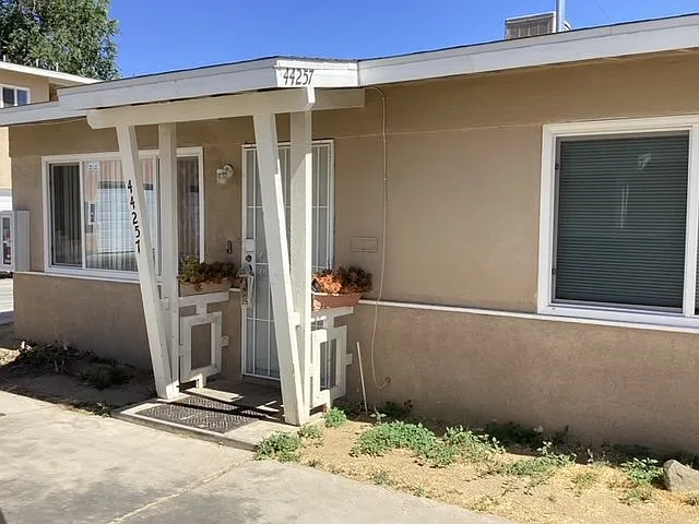 Building Photo - 44257 Beech Ave