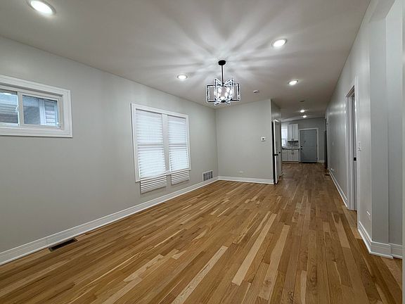 5th image of 3376 Maryland St
