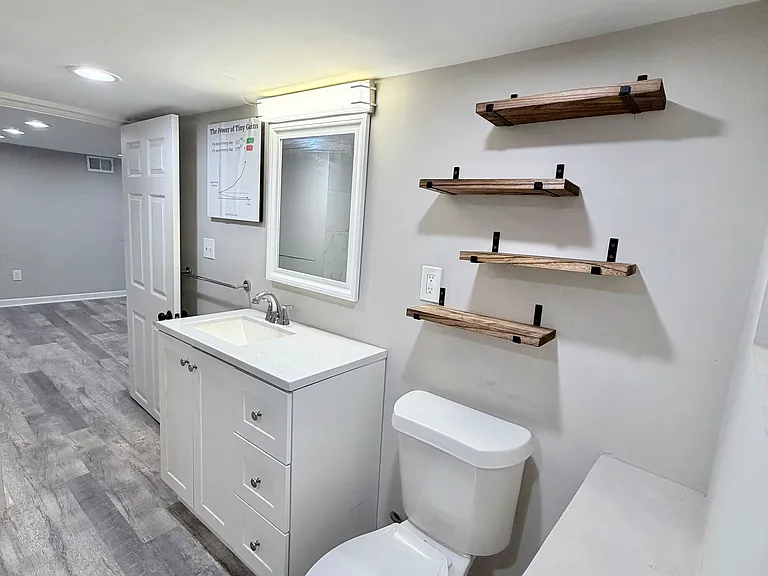 2836 E Mount Tabor Cir — Photo 9