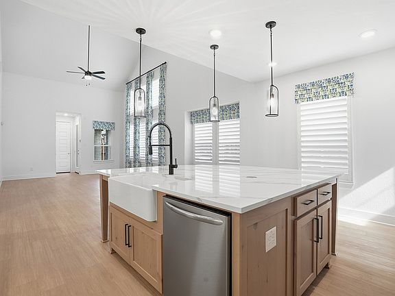 3rd image of 1013 Karis Blvd