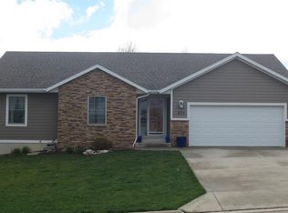 625 Field Crest Dr, Carroll, IA 51401