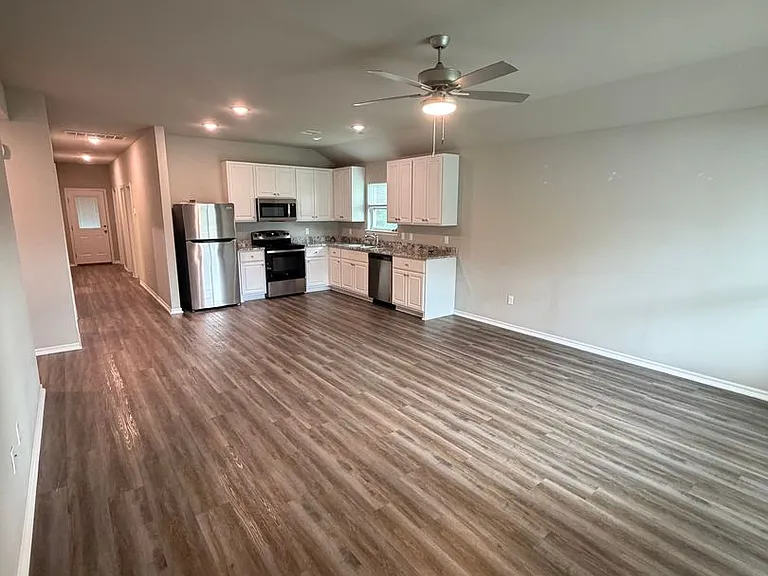 208 S Edith St #B — Photo 2