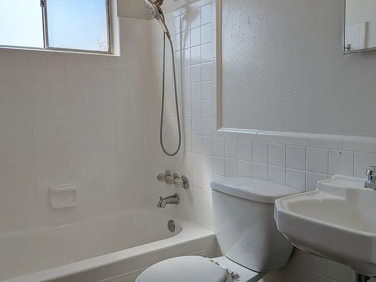 95 N Clarkson St Carolyn Arms Apartments — Photo 33