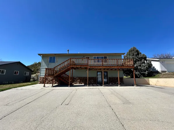 908 S 14th St, Thermopolis, WY 82443