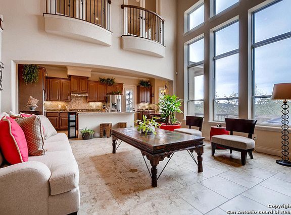 4th image of 127 Evans Oak Ln