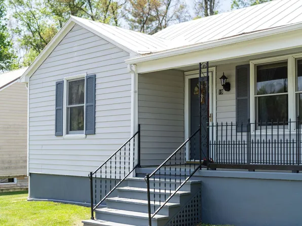 19 Stanley St, Staunton, VA 24401