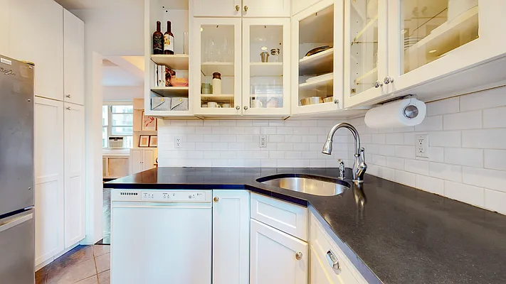 Sold by Digs Realty Group | media 16