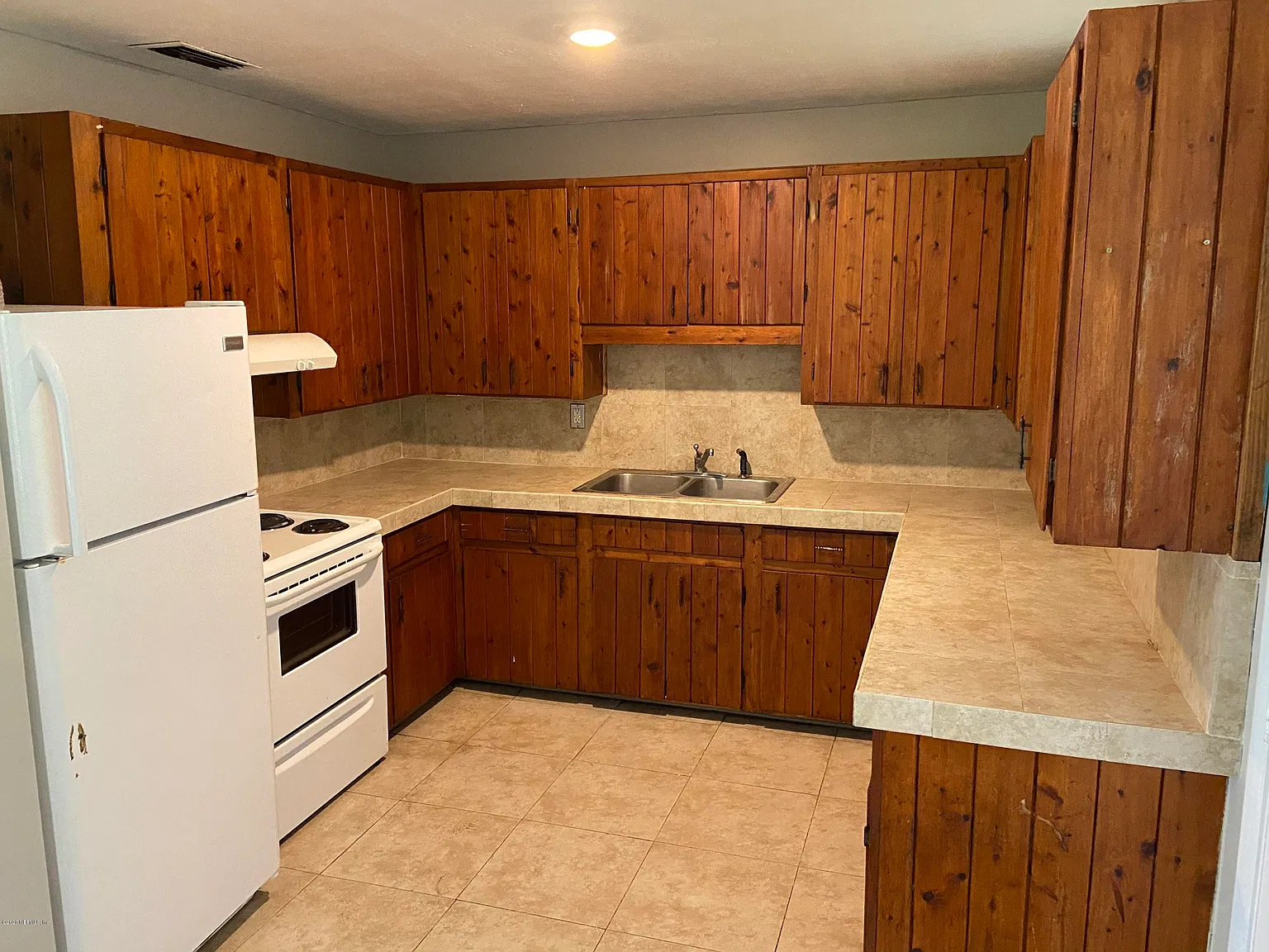 3 bed, 1.0 bath, 1060 sqft, $1,250 — Photo 4