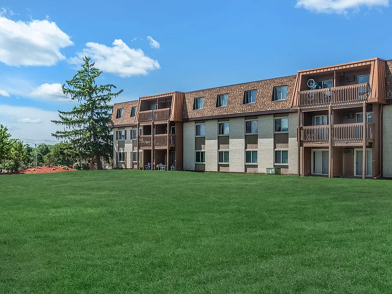 Towne Square Apartments and Townhomes — Photo 12
