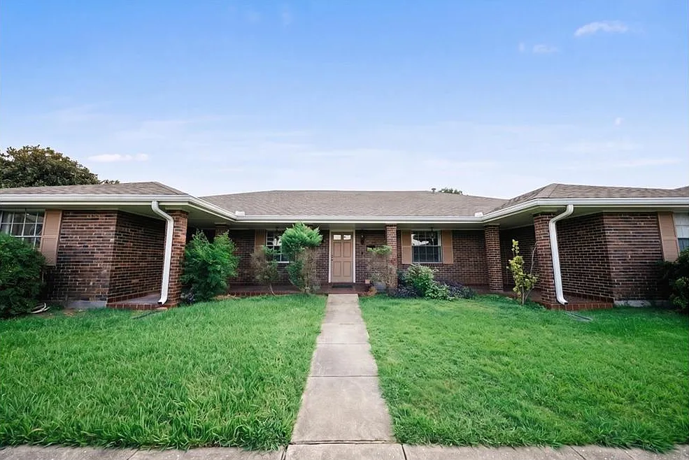 2 bed, 1.5 bath, 1200 sqft, $1,650 — Photo 1