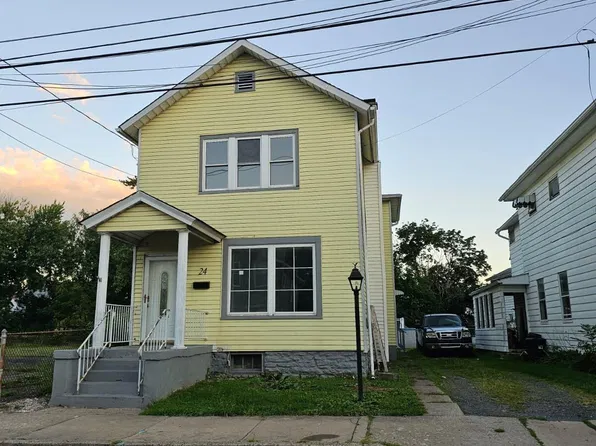 24 Willow St, Plymouth, PA 18651