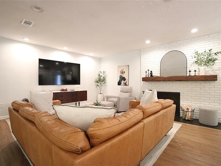 3745 SW 6th Pl — Photo 6