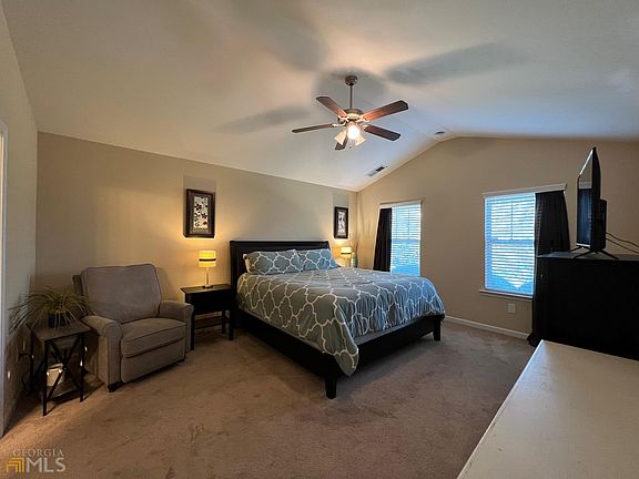 5th image of 415 Parkstone Dr