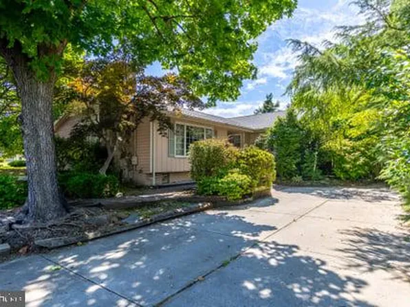 247 W Mercer Ave, Sewell, NJ 08080