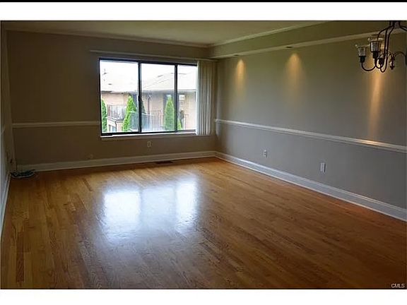 4th image of 350 Grovers Ave Unit 1U