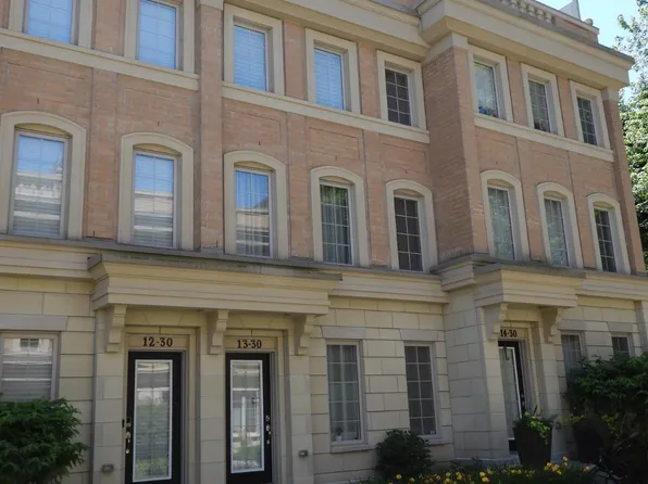 30 Hargrave Ln #13, Toronto, ON M4N 0A4