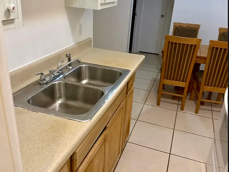 702 N L St #1 — Photo 6