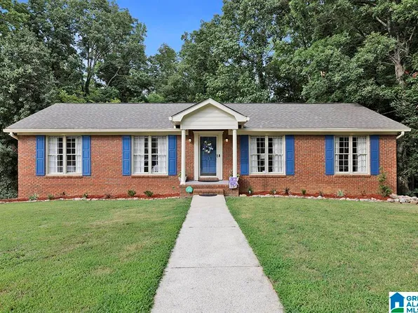715 13th Ct, Pleasant Grove, AL 35127