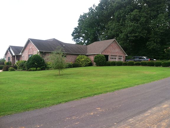 2nd image of 412 N Willowbrook Dr