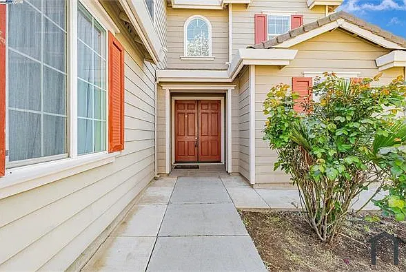 5 bed, 3000 sqft, $4,995 — Photo 3
