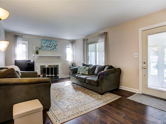 4th image of 921 Warrington Pl