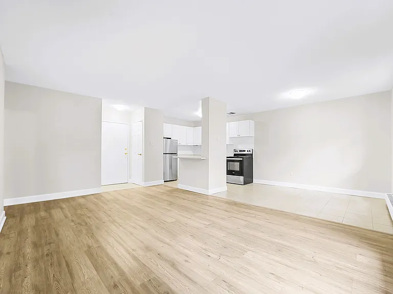 17 Barker St — Photo 10