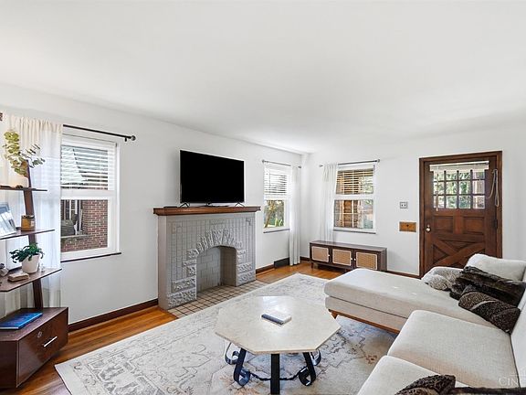 4th image of 3108 Beaver Ave