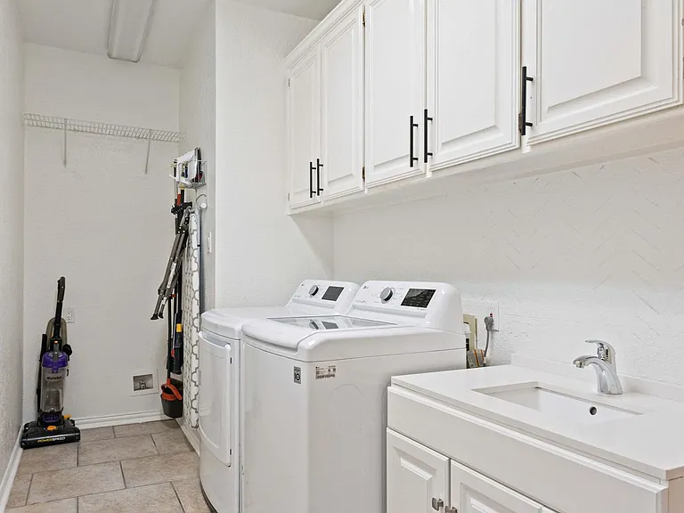 7701 Ridgeway Ct — Photo 25